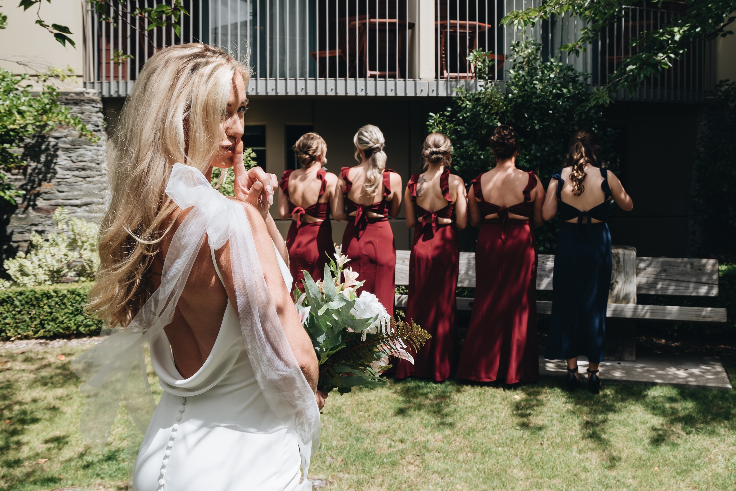 Essential wedding photography poses